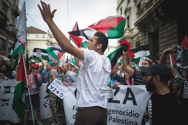 Pro palestine expressions in milan on july, 26 2014 — 스톡 사진
