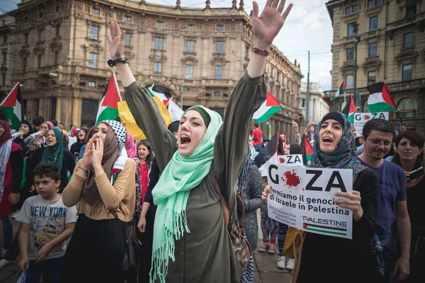 Pro palestine manifestation in milan on july, 26 2014 — Stock Photo, Image