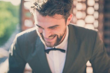 yakışıklı hipster modern zarif bir adam