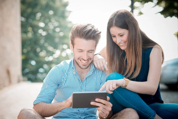 Hermosos amantes de pareja — Foto de Stock