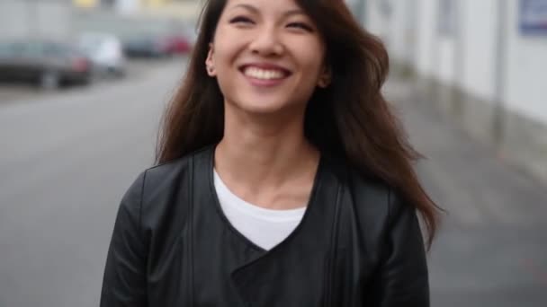 Portrét Mladá Asijská Žena Smích — Stock video