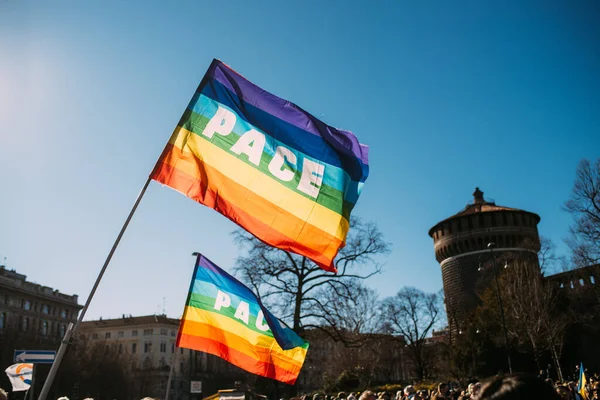 Vredesvlag Waait Wind Regenboog Vrede Vlag Symbool Van Vrijheid Geen — Stockfoto