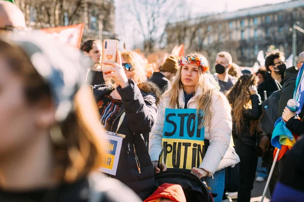 Mailand Italien Januar 2022 Hunderte Von Menschen Mit Schildern Und — Stockfoto