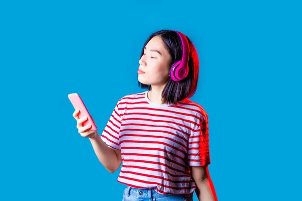 Young Asiatic Woman Isolated Listening Music Holding Smartphone Wireless Headphones — Stock Photo, Image