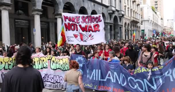 Milan Italy April 2022 People Took Streets Milan Celebrate Anniversary — стоковое видео