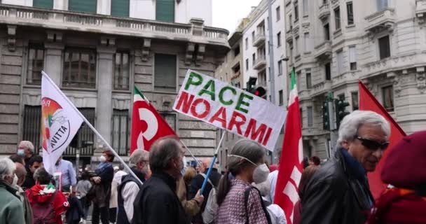 Milan Italy April 2022 Люди Виходили Вулиці Мілані Щоб Відсвяткувати — стокове відео