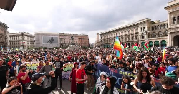 Milan Italy April 2022 People Took Streets Milan Celebrate Anniversary — Vídeos de Stock