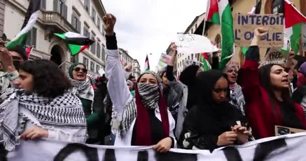 Milano Italia Aprile 2022 Gente Scende Piazza Milano Celebrare Anniversario — Video Stock