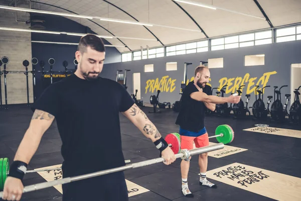 Two Athletic Sportive Men Indoors Gym Training Together Weightlifting Stretching — Stock Fotó