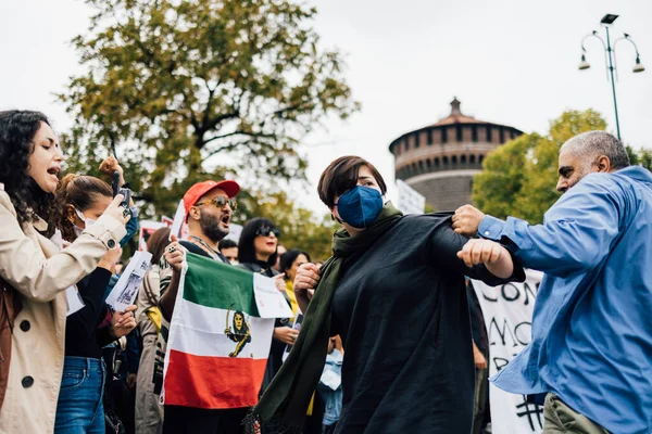 Milan Włochy Wrzesień 2022 Protestujący Demonstrujący Castello Sforzesco Mediolanie Włochy — Zdjęcie stockowe