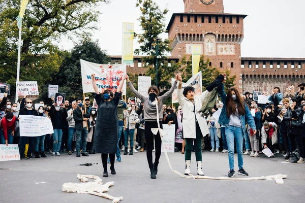 Milán Italia Septiembre 2022 Manifestantes Manifestándose Castello Sforzesco Milán Italia —  Fotos de Stock