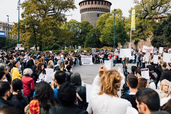 Milán Italia Septiembre 2022 Manifestantes Castello Sforzesco Milán Italia Tras —  Fotos de Stock