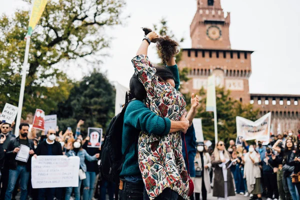 Milan Włochy Wrzesień 2022 Protestujący Demonstrujący Castello Sforzesco Mediolanie Włochy — Zdjęcie stockowe