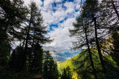Val D 'Aosta' nın güzel dağ manzarası