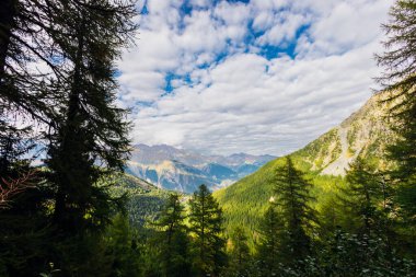 Val D 'Aosta' nın güzel dağ manzarası