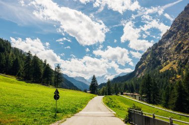 Val D 'Aosta' nın güzel dağ manzarası
