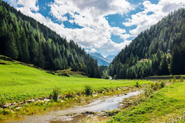 Val D 'Aosta' nın güzel dağ manzarası