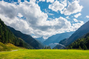 Val D 'Aosta' nın güzel dağ manzarası