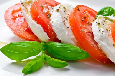 Caprese salatası