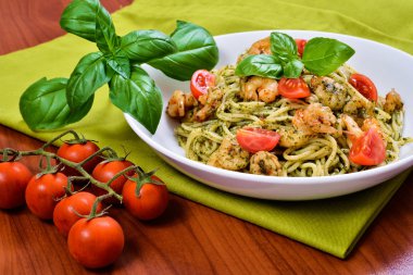 pesto ve karides spagetti