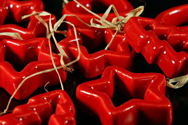 Decorações de cerâmica vermelha de Natal — Fotografia de Stock