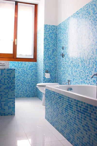 Salle de bain bleue — Photo