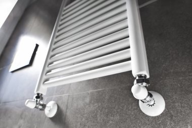 pencere ile banyo ısıtıcı