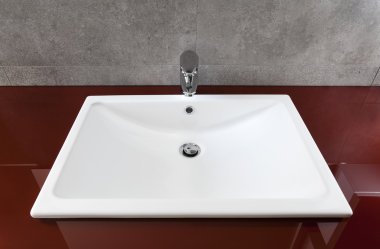 Beyaz banyo lavabo