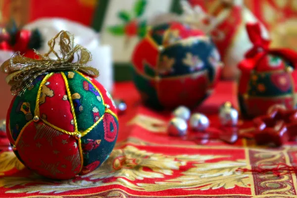 Bolas de decoración de Navidad Fotos De Stock Sin Royalties Gratis