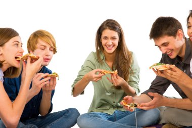 Gençler pizza yemek