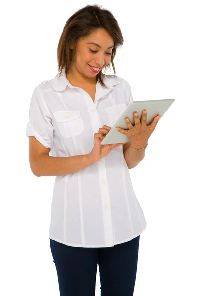 Dospívající dívka pomocí tabletu — Stock fotografie