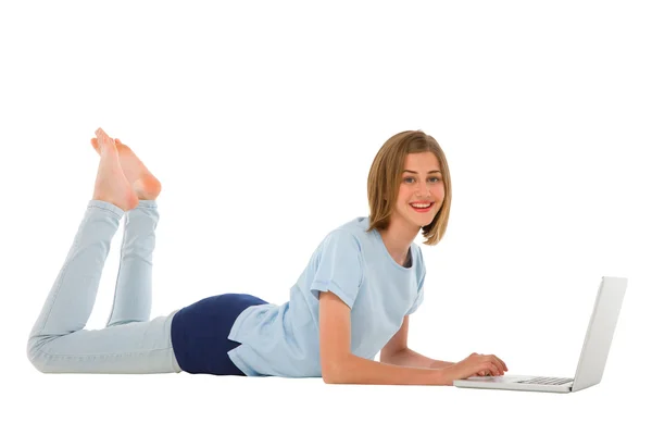 Tiener meisje met behulp van laptop Stockafbeelding