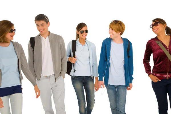 Grupo de estudiantes adolescentes — Foto de Stock