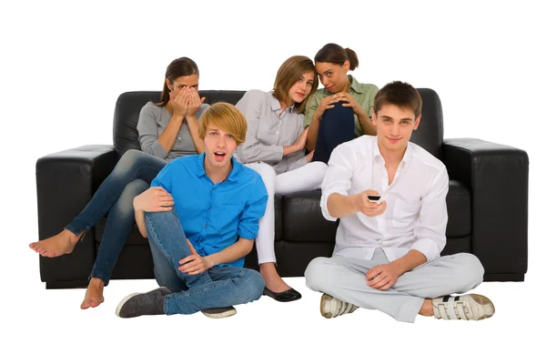 Adolescentes viendo la televisión — Foto de Stock