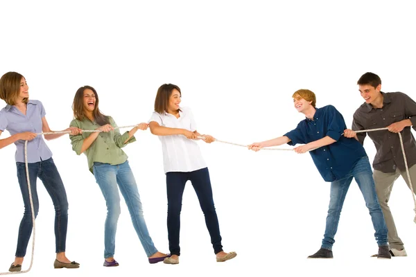 Adolescenti che giocano tiro di wa — Foto Stock