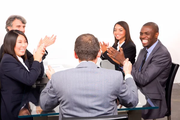 Equipe multi-étnica durante uma reunião — Fotografia de Stock