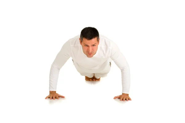 Hombre de blanco hace flexiones — Foto de Stock