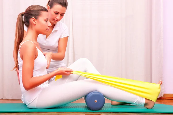 Übungen mit elastischer Stärkung des Tibialtarsals — Stockfoto