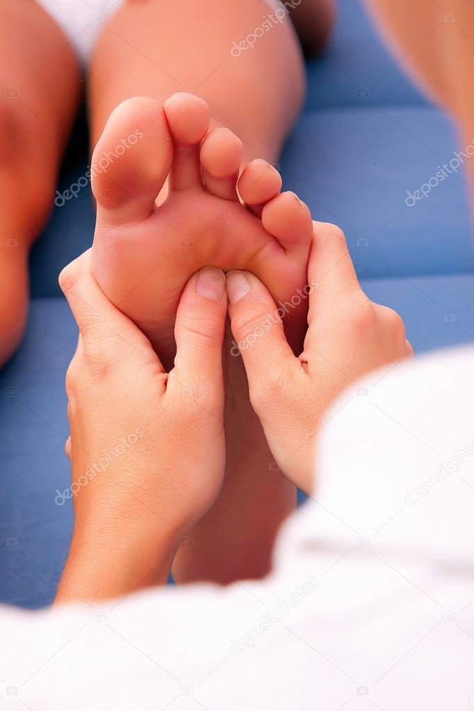 Physiotherapy foot reflexology