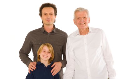 Beyaz arka plan üzerinde duran oğlu yeğeni ile baba gandfather