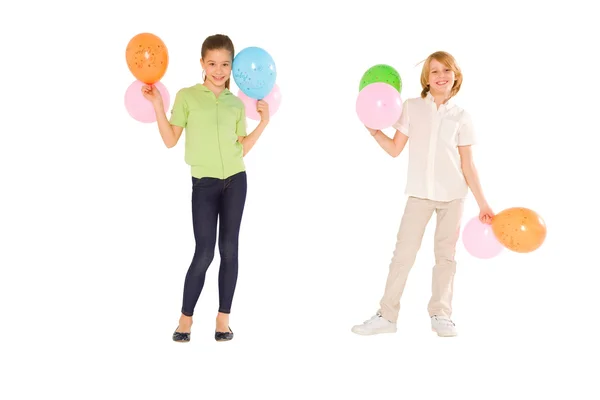Menino e menina brincando com balões isolados no fundo branco — Fotografia de Stock