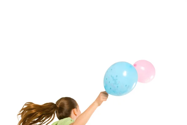 玩气球隔离在白色背景上的女孩 — 图库照片