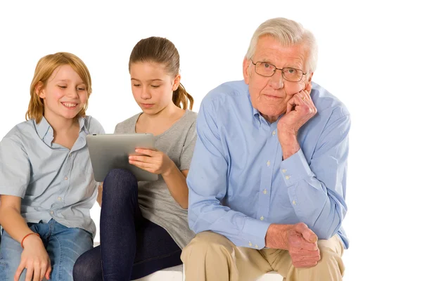 Familj med pc tablet — Stockfoto