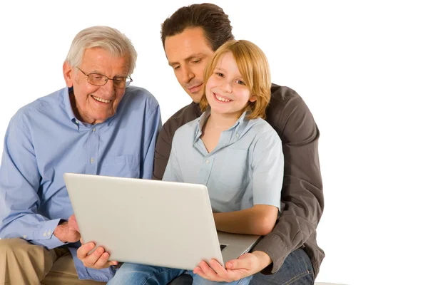 Familie nutzt PC-Tablet — Stockfoto