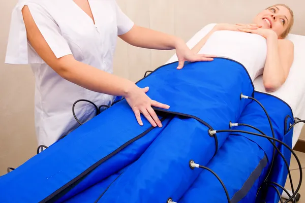 Legs pressotherapy machine on woman in beauty center — Stock Photo, Image