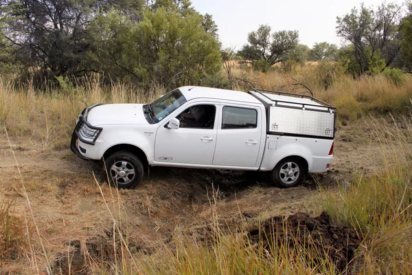 Bianco Tata 2.2l Dicor su corso 4x4 — Foto Stock