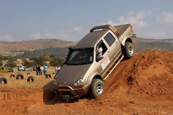 Gold GWM Steed on 4x4 Course — Stock Photo, Image