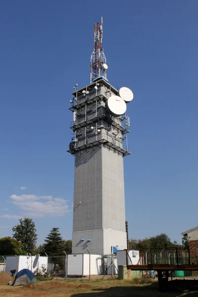 Grande tour de télécommunications — Photo