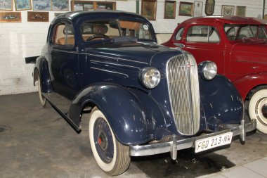 eski model araba 1936 chevrolet coupe