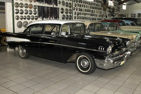 Винтажный автомобиль 1957 Chevrolet Biscayne 4 Door Sedan — стоковое фото